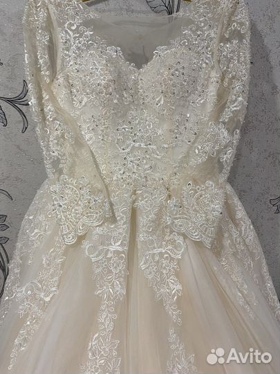 Свадебное платье со шлейфом 44 46