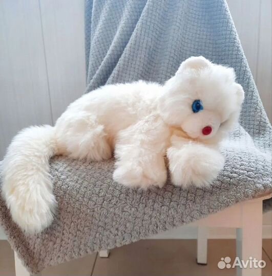 Мягкая игрушка белая кошка 00х годов