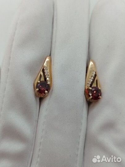 Золотые серьги с фианитом