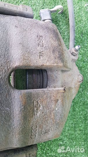 Передний правый тормозной суппорт passat B6