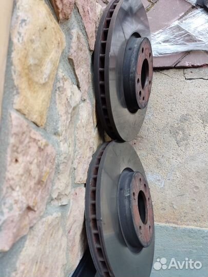 Тормозные диски и колодки Volkswagen Multivan