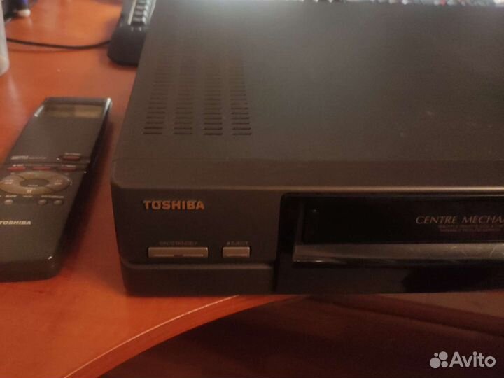 Видеомагнитофон Toshiba (Japan)