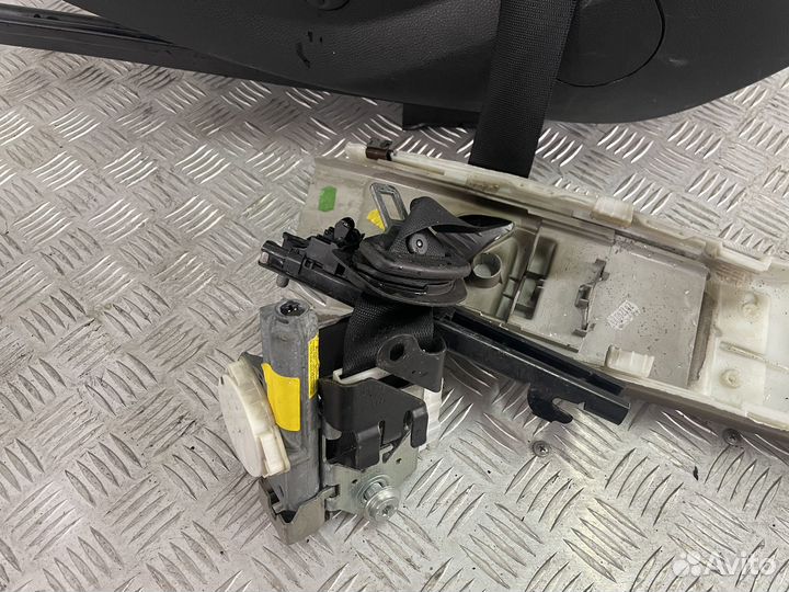 Замок ремня безопасности Mercedes W204