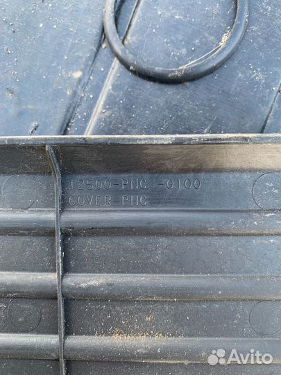 Крышка на двигатель