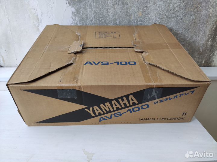 Yamaha AVS-100 пред AV усилитель в коробке