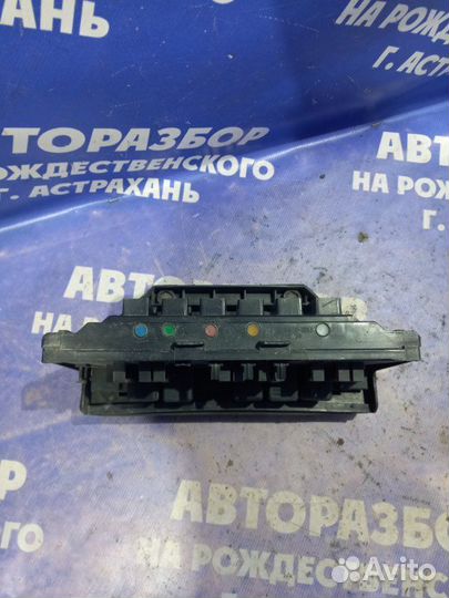 Блок предохранителей под капот Ваз Лада 2105 седан