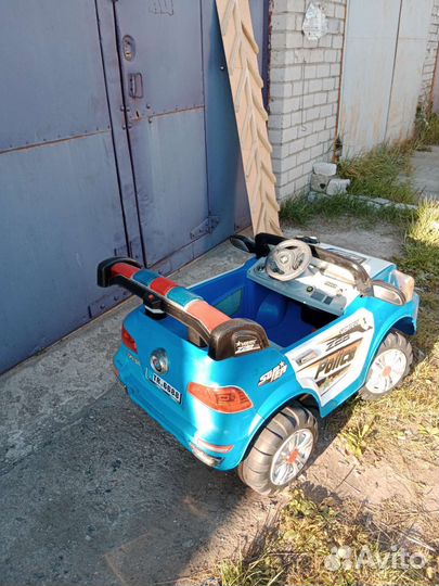 Машинка электромобиль