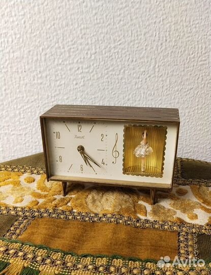 Винтажные музыкальные часы с балериной