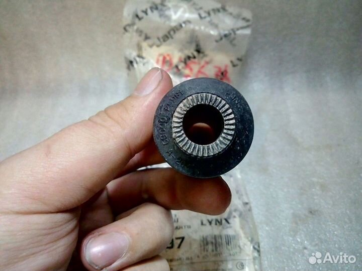 Toyota Yaris c 2005г. - Сайлентблок рычага новый