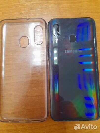 Samsung Galaxy A40, 4/64 ГБ