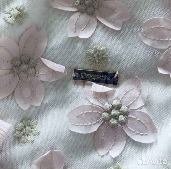 Велюровый спальный конверт с вышитыми цветами