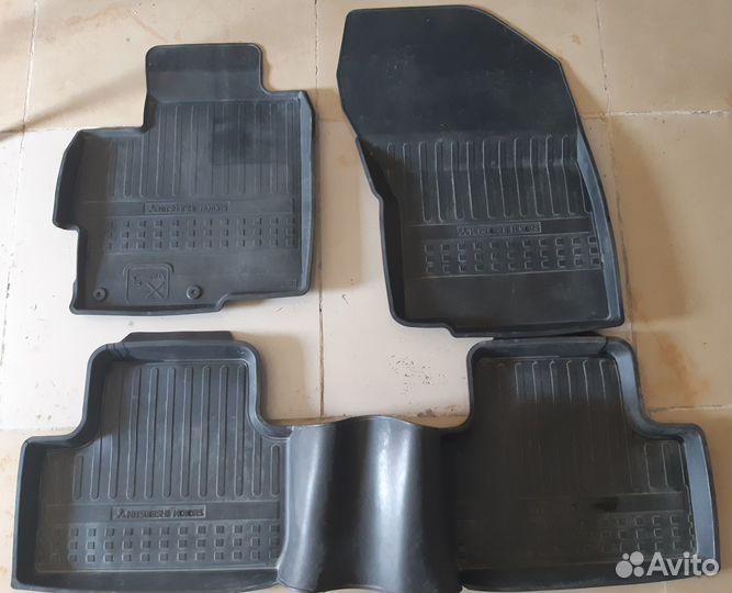 Коврики в салон Митсубиси