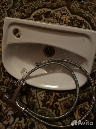 Раковина со смесителем