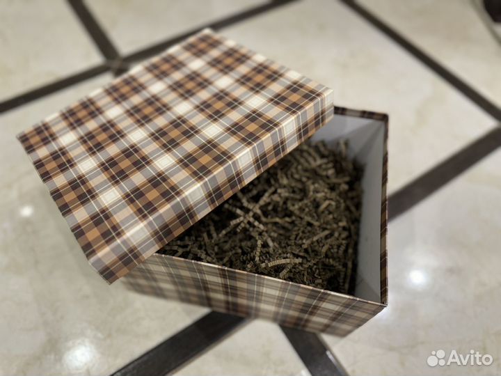 Подарочная коробка с наполнителем