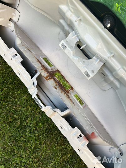 Крышка багажника volkswagen touareg 2011 год