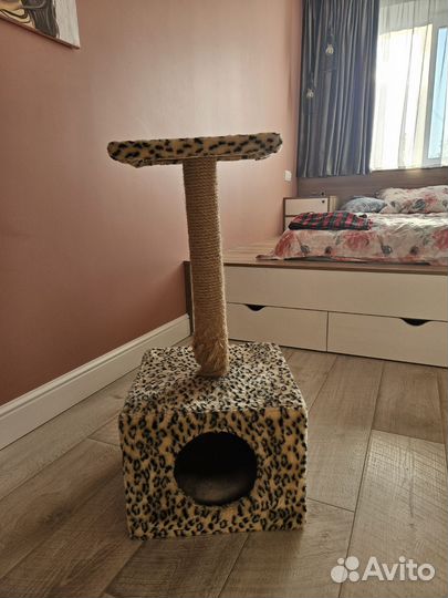Домик для кошки с когтеточкой бу