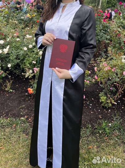 Мантия и шапочка выпускника медицинского вуза