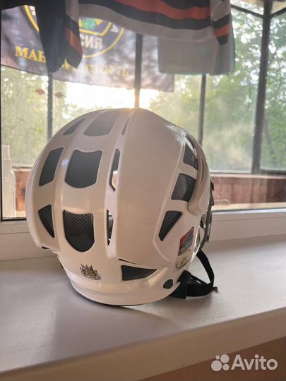 Шлем хоккейный