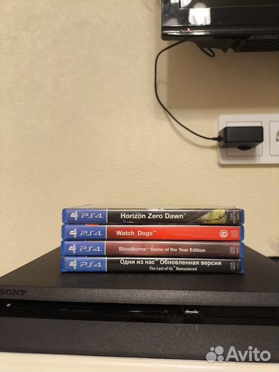 Sony Playstation 4 Slim (PS4Slim)