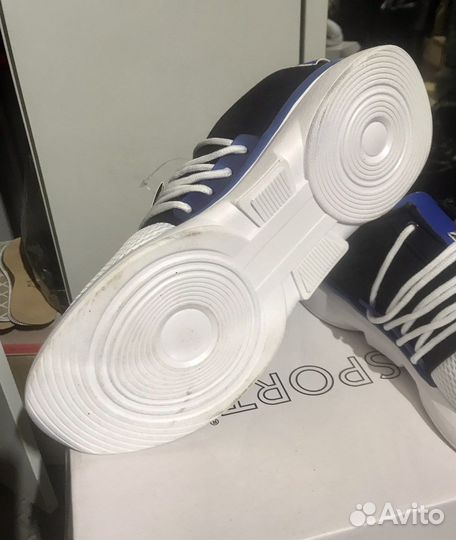 Кроссовки новые