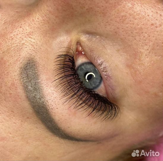 Наращивание ресниц и покраска бровей