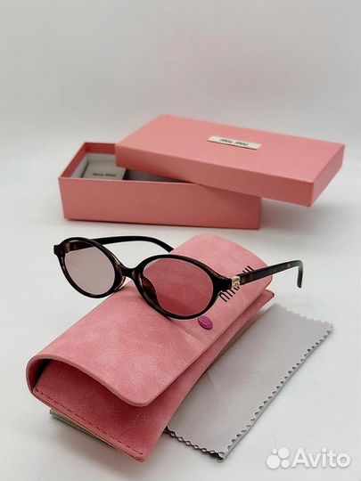 Солнцезащитные очки Miu Miu