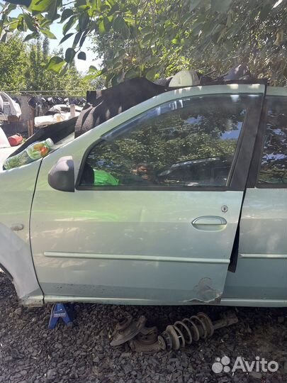Передняя левая дверь Renault Логан лада ларгус