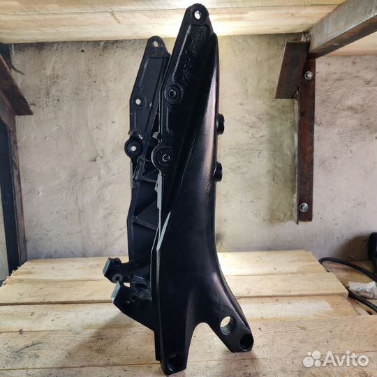 Подрамник Suzuki gsx r k7 600- 750