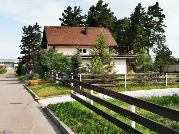 Коттедж 140 м² на участке 7 сот.