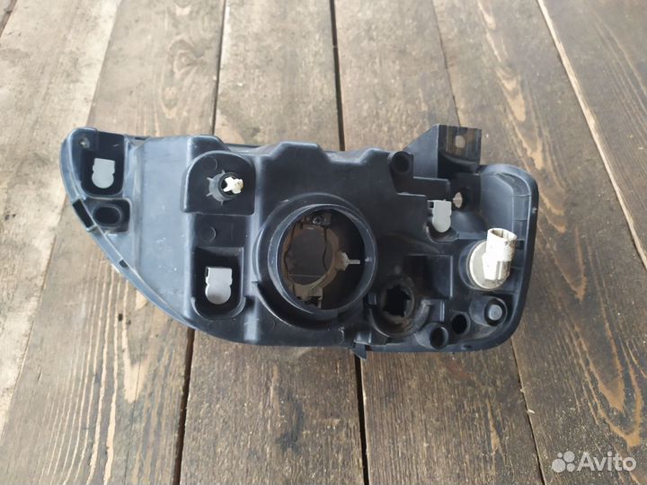 Фара передняя левая Renault Logan седан 2006