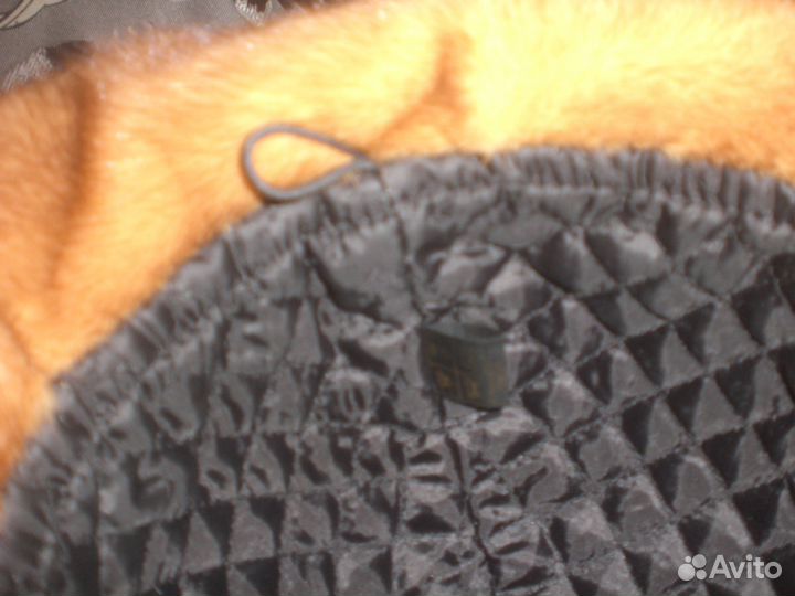 Модельные меховые шапочки