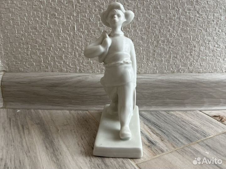 Статуэтка фарфор редкая СССР «Юный электрик» дфз в