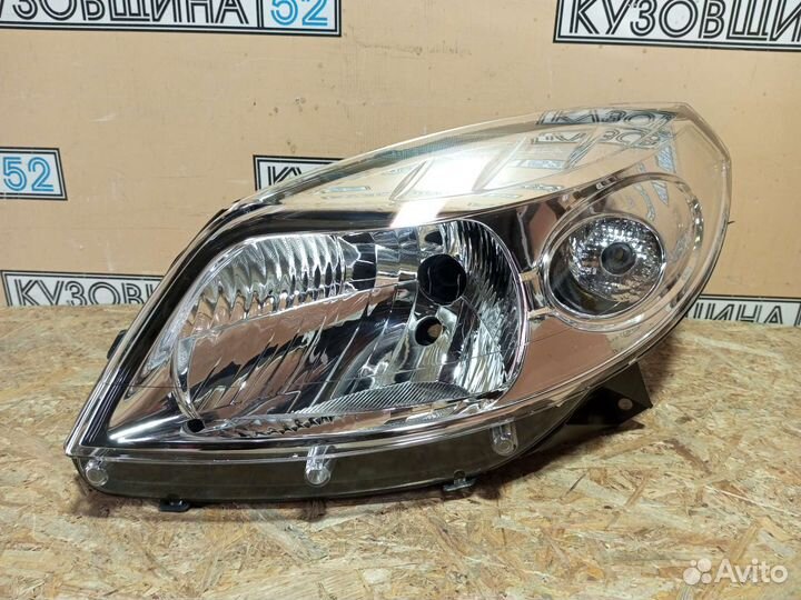 Фара левая Renault Sandero (09-14г) хром