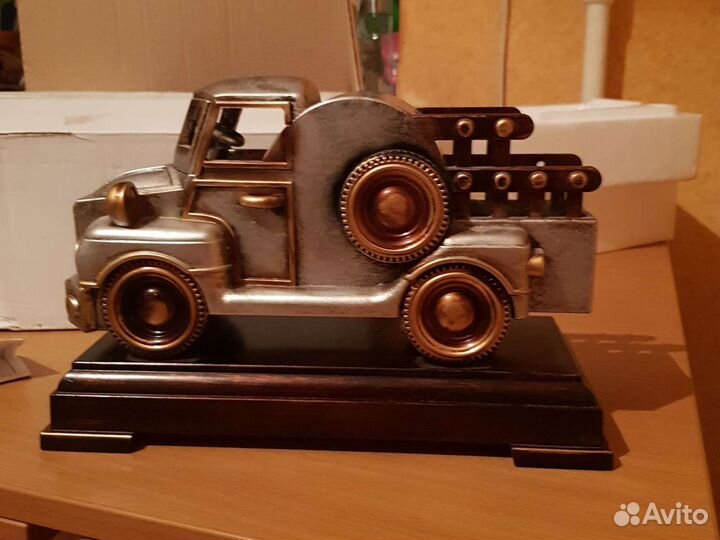 Часы машина