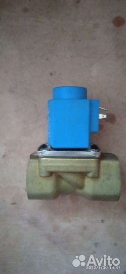 Краны. Один маленький он с электро магнитом второй