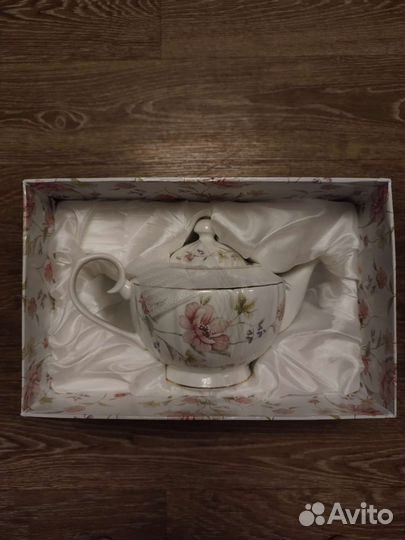 Новый Подарочный чайник и сахарница