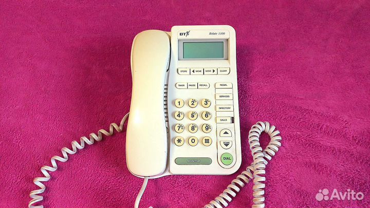 Старый телефон для инсталляции