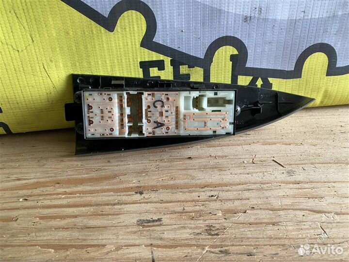 Блок управления стеклоподъемниками Nissan Note (E