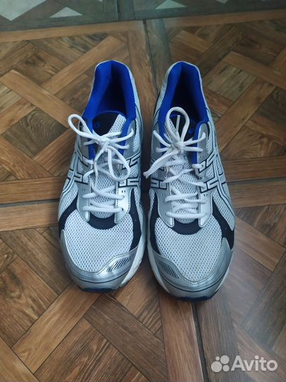 Кроссовки asics