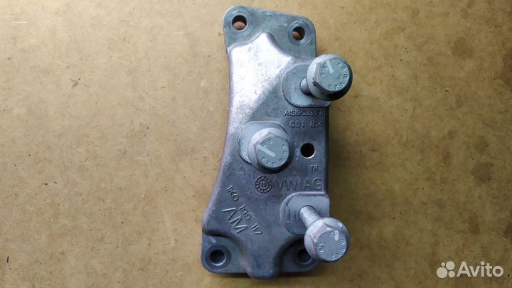 Кронштейн кпп Volkswagen 1KO199117