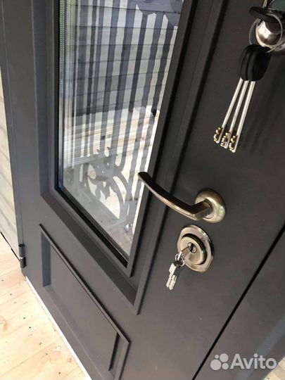 Дверь входная уличная с терморазрывом в дом