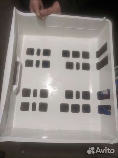 Полки, контейнеры пластмассовые для холодильника