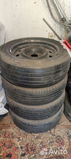 Goodyear Aquatred 215/65 R17