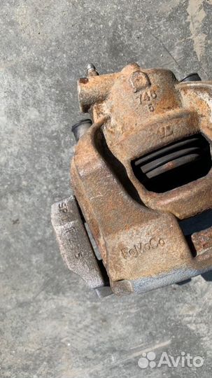 Суппорт передний правый Range Rover Evoque