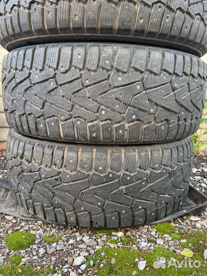 Pirelli Ice Zero 215/50 R17