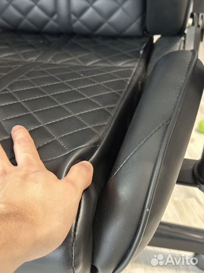 Компьютерное кресло dxracer