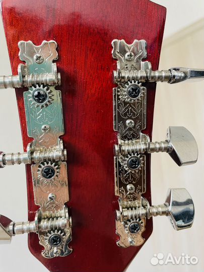 Акустическая гитара