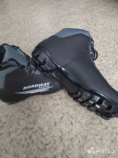 Лыжные ботинки 39 размер, новые