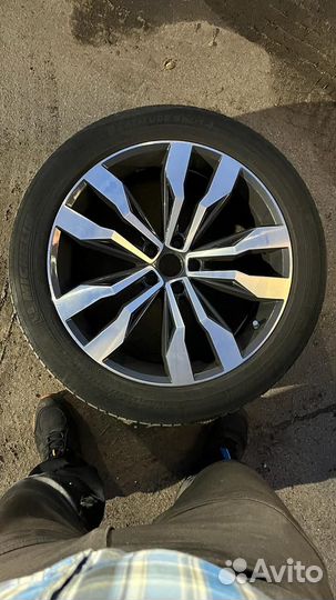 Продаем оригинал. VW комплект дисков 20 с шинами