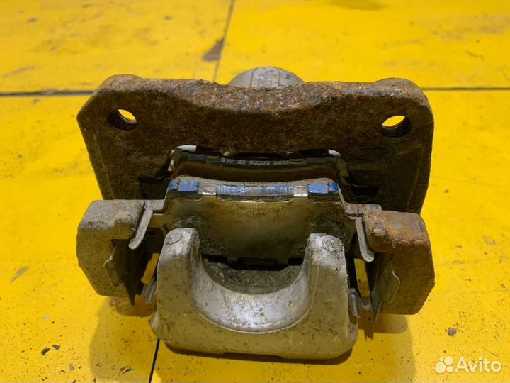 Суппорт тормозной задний правый Toyota RAV 4 40 (2